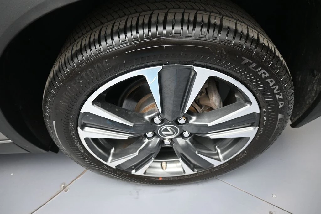 2020 Lexus - Image 15 of 31