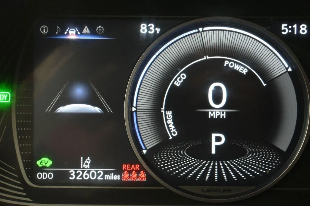 2020 Lexus - Image 17 of 31