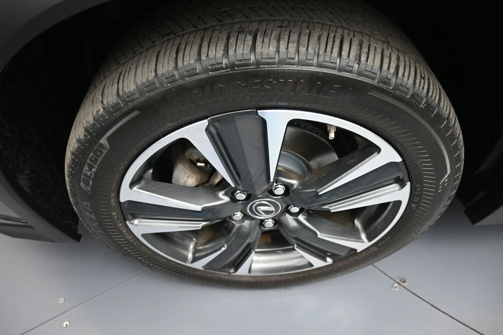 2020 Lexus - Image 14 of 31