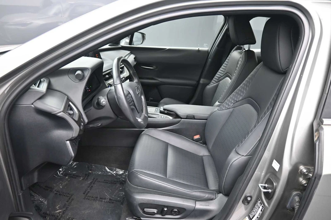 2020 Lexus - Image 19 of 31