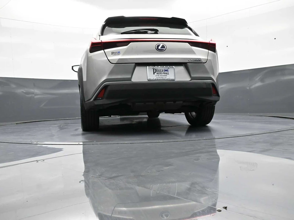 2020 Lexus - Image 30 of 31