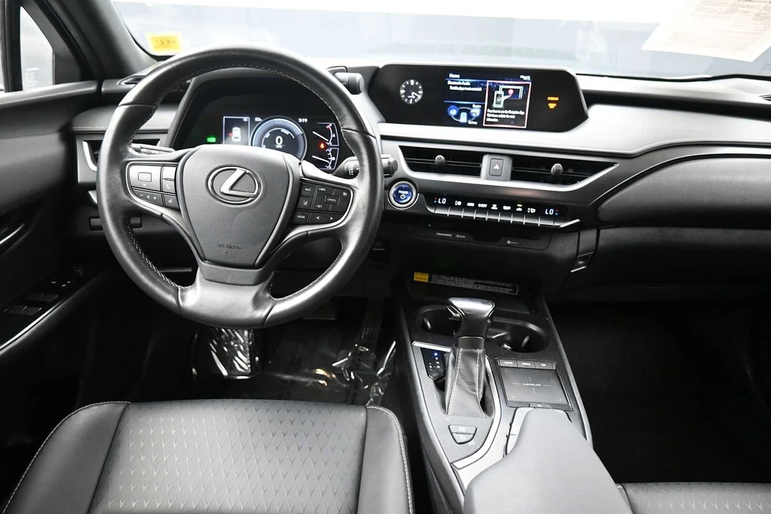 2020 Lexus - Image 20 of 31