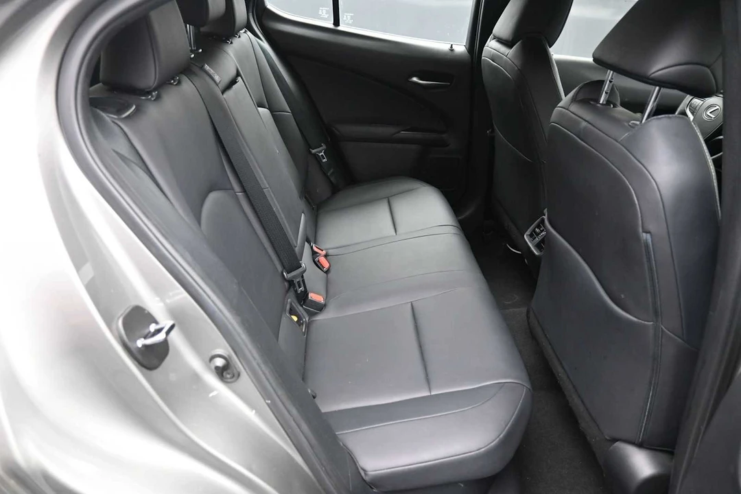 2020 Lexus - Image 23 of 31