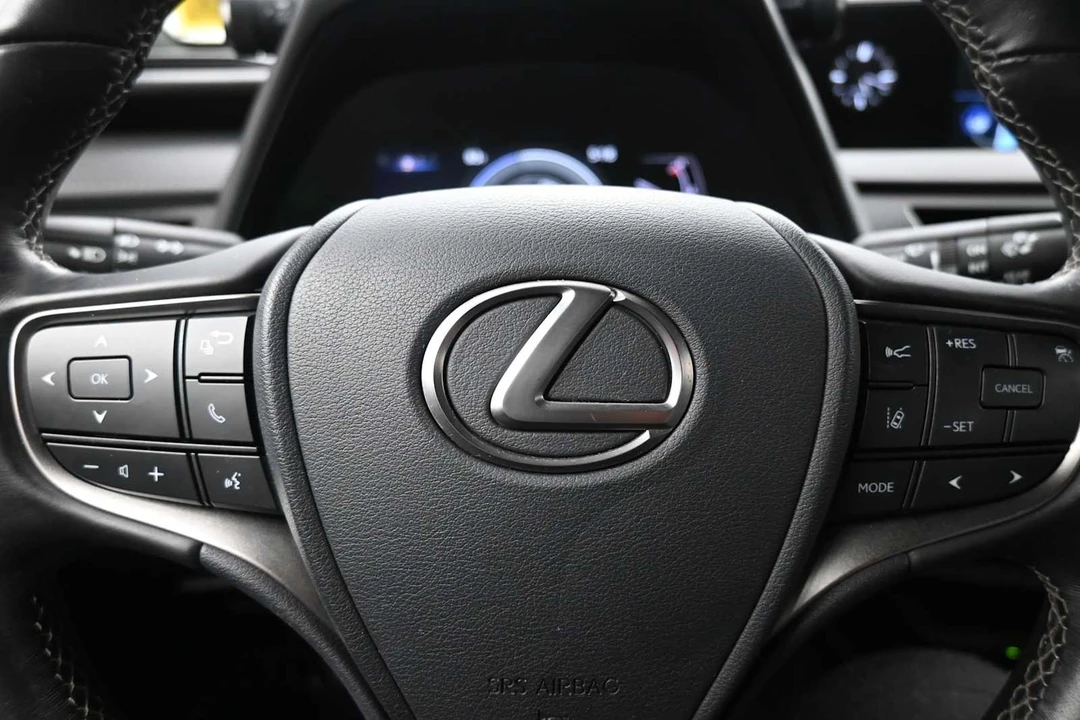 2020 Lexus - Image 15 of 31