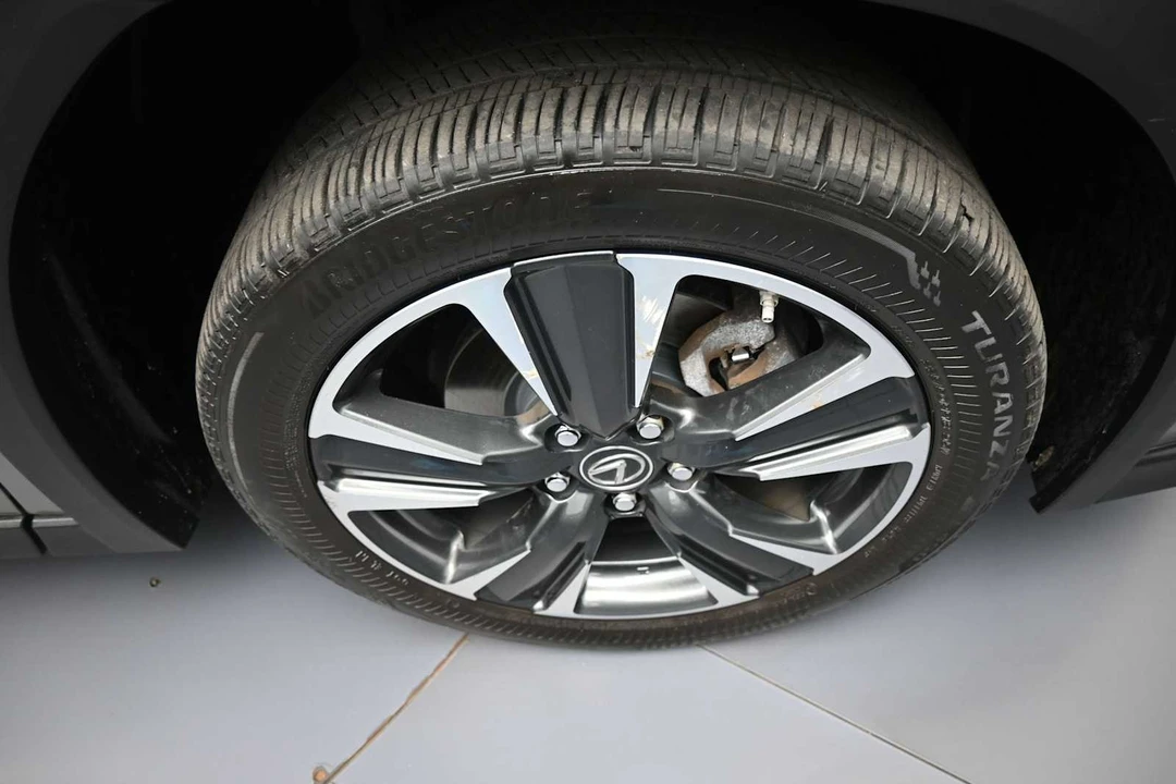 2020 Lexus - Image 12 of 31