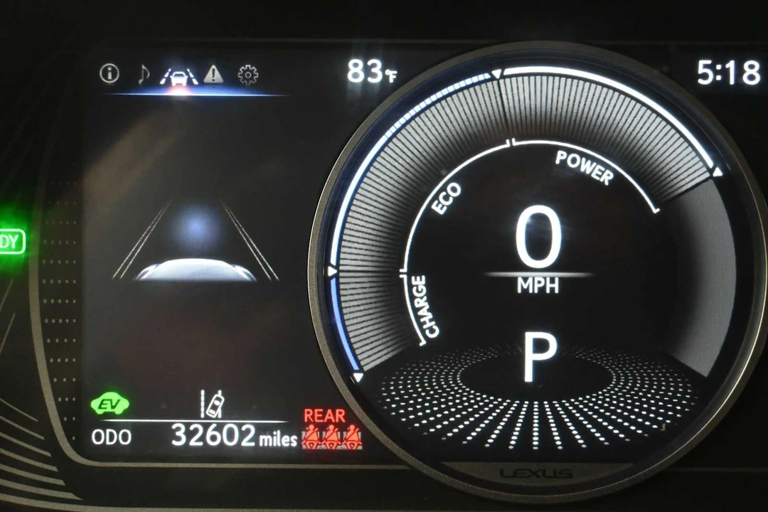 2020 Lexus - Image 16 of 31