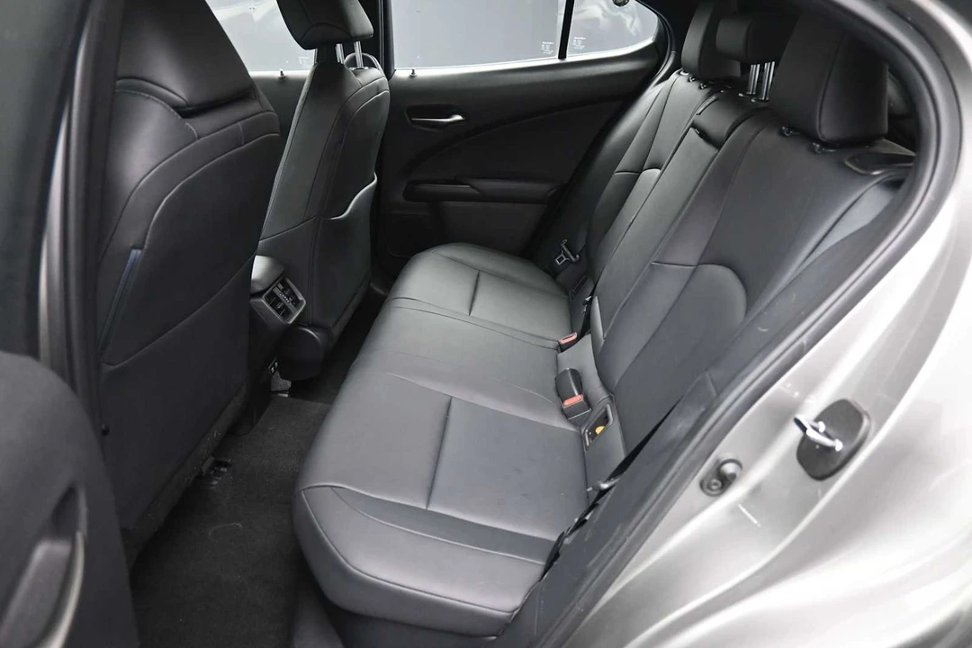 2020 Lexus - Image 21 of 31