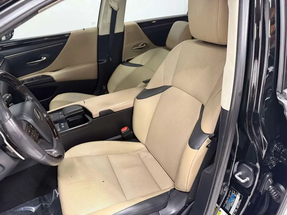 2020 Lexus ES 7th Gen - Image 13 of 20