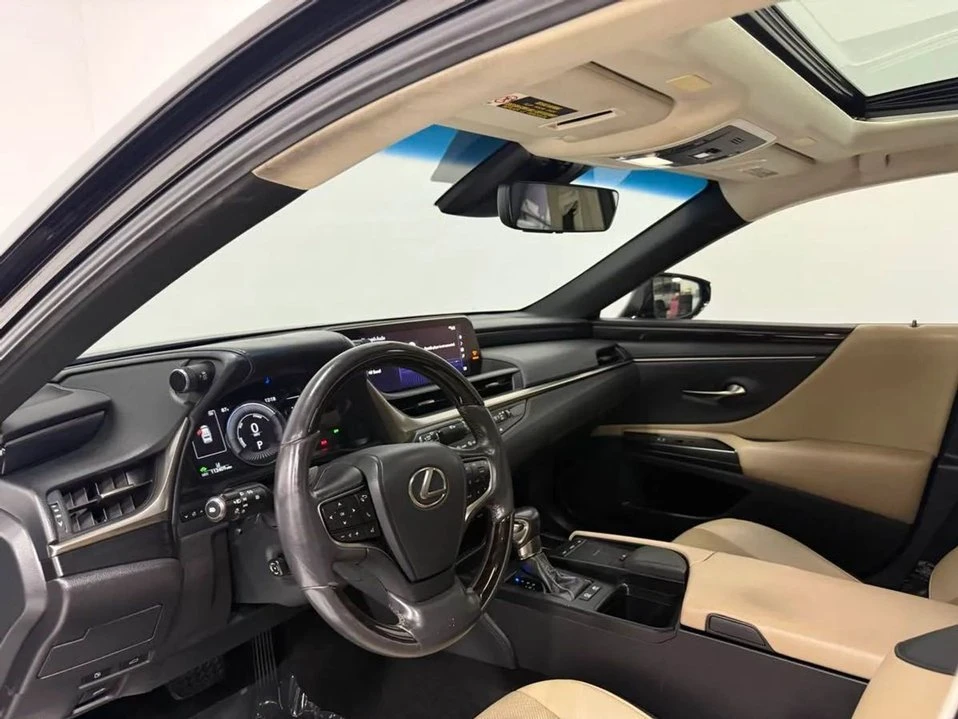 2020 Lexus ES 7th Gen - Image 11 of 20