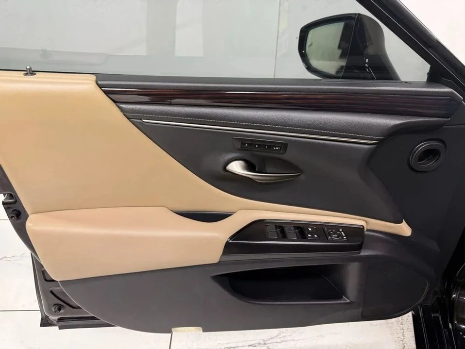 2020 Lexus ES 7th Gen - Image 9 of 20