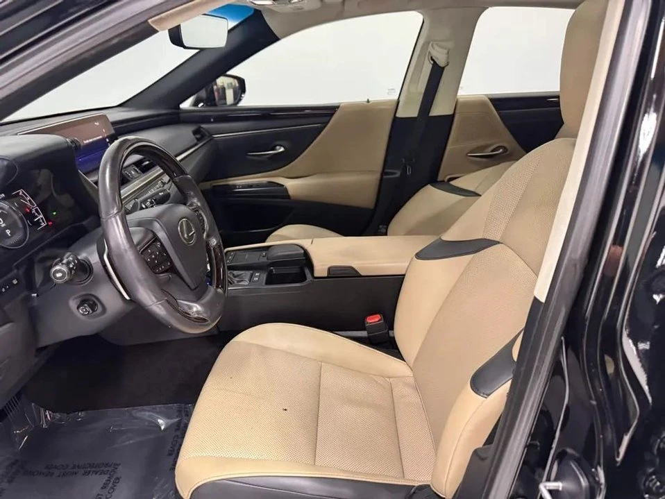 2020 Lexus ES 7th Gen - Image 12 of 20