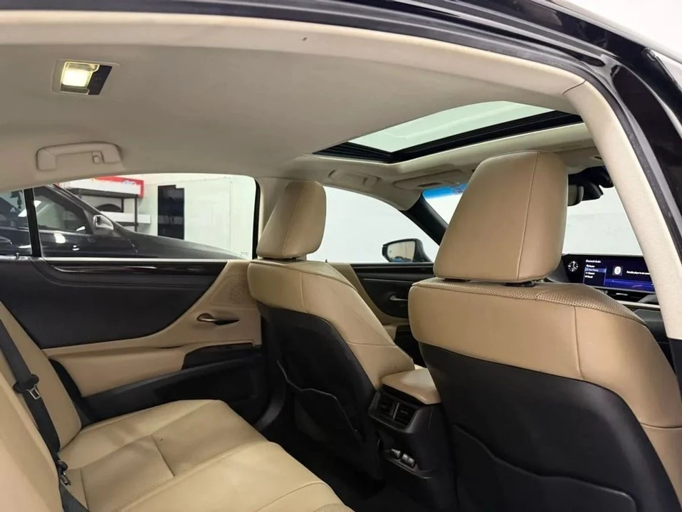 2020 Lexus ES 7th Gen - Image 19 of 20