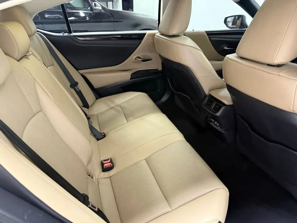 2020 Lexus ES 7th Gen - Image 20 of 20
