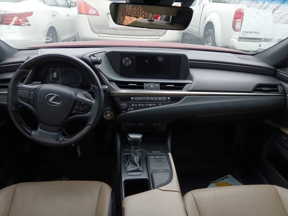 2020 Lexus ES 7th Gen - Image 10 of 11
