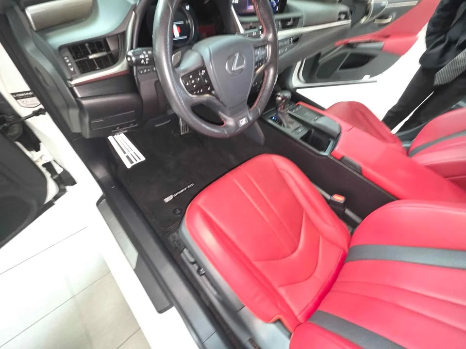 2020 Lexus ES 7th Gen - Image 9 of 10