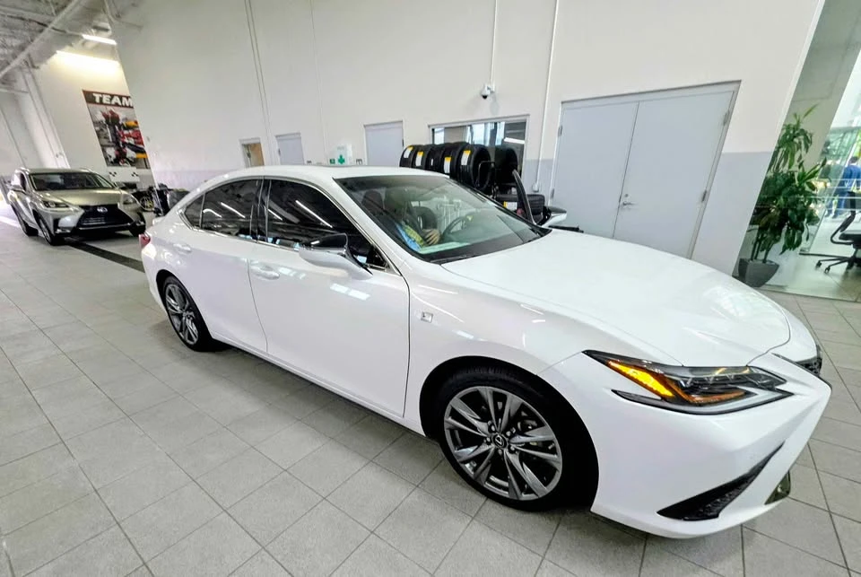 2020 Lexus ES 7th Gen - Image 3 of 10