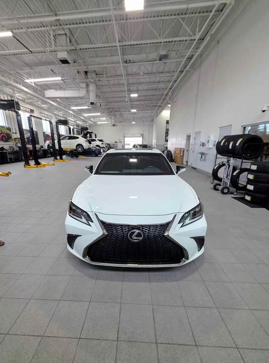 2020 Lexus ES 7th Gen - Image 2 of 10