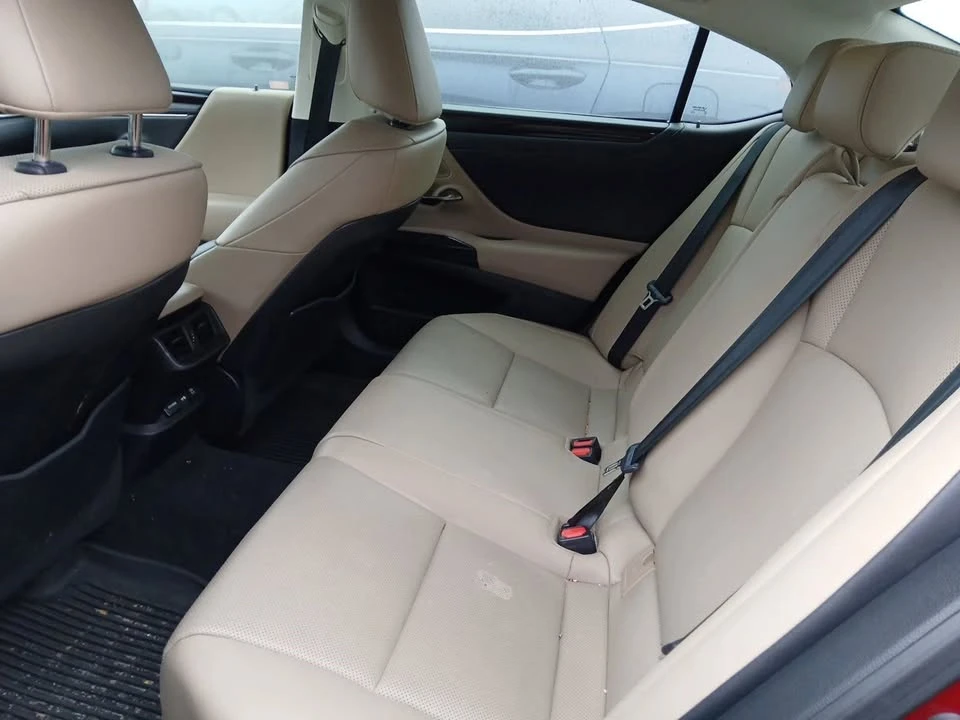 2020 Lexus ES 7th Gen - Image 9 of 11