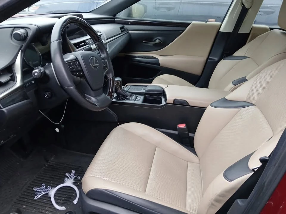 2020 Lexus ES 7th Gen - Image 8 of 11