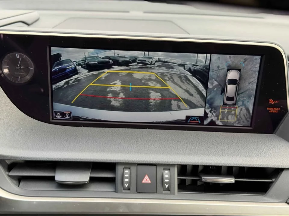 2020 Lexus ES 7th Gen - Image 14 of 17