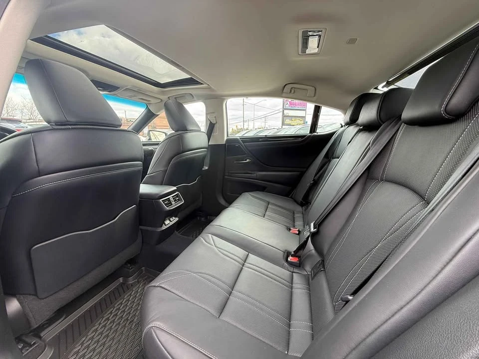 2020 Lexus ES 7th Gen - Image 7 of 17