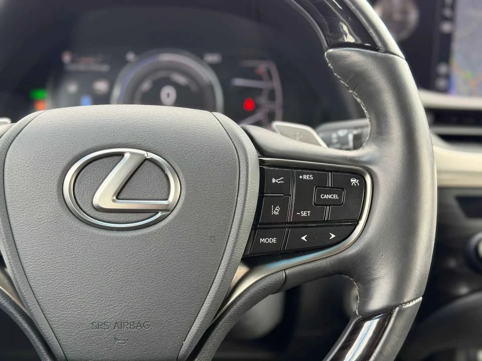 2020 Lexus ES 7th Gen - Image 10 of 17