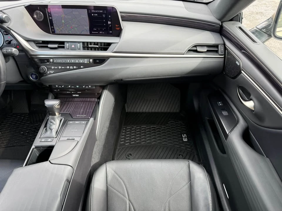 2020 Lexus ES 7th Gen - Image 9 of 19