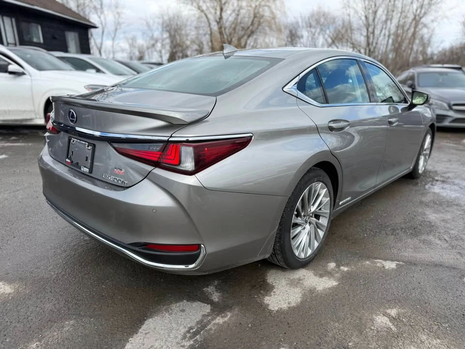 2020 Lexus ES 7th Gen - Image 5 of 19