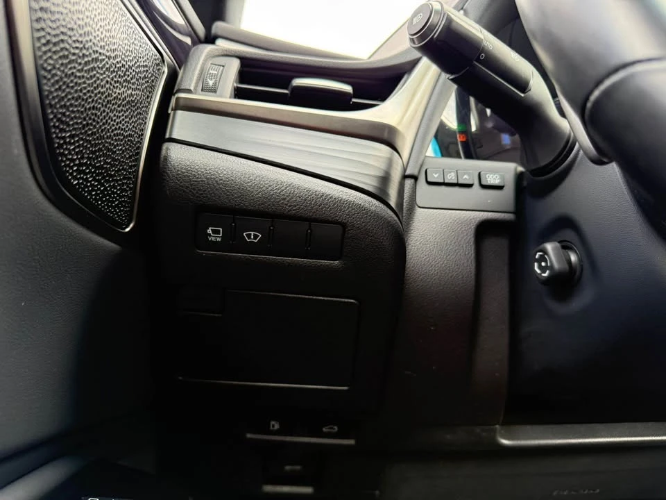 2020 Lexus ES 7th Gen - Image 14 of 19
