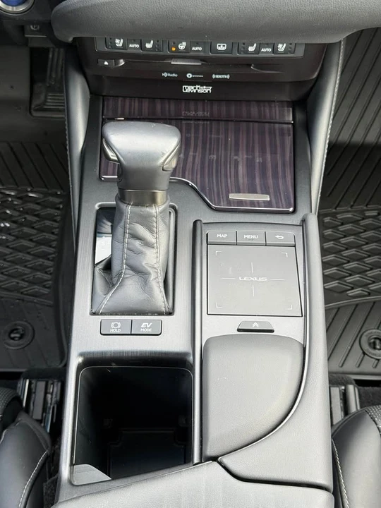 2020 Lexus ES 7th Gen - Image 15 of 19