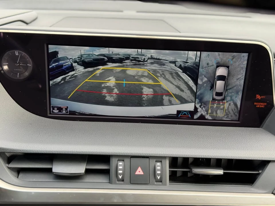 2020 Lexus ES 7th Gen - Image 17 of 19