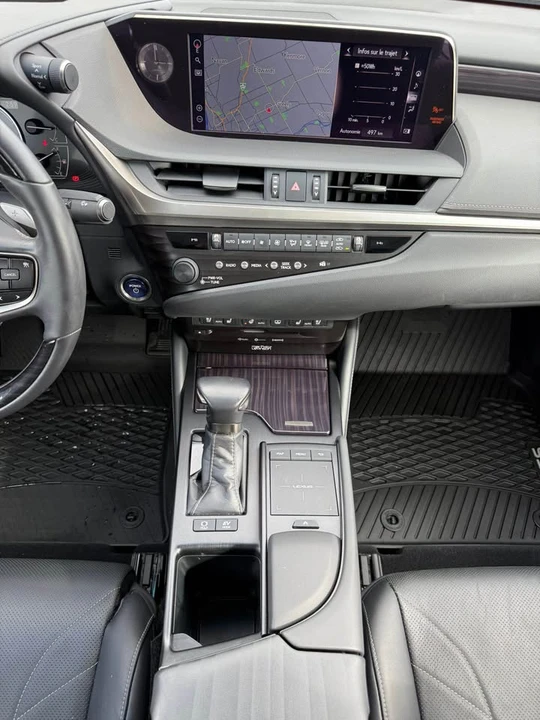 2020 Lexus ES 7th Gen - Image 18 of 19