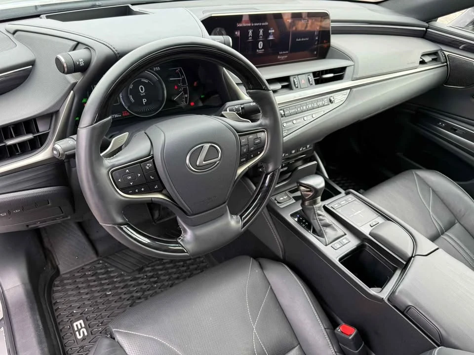 2020 Lexus ES 7th Gen - Image 16 of 17