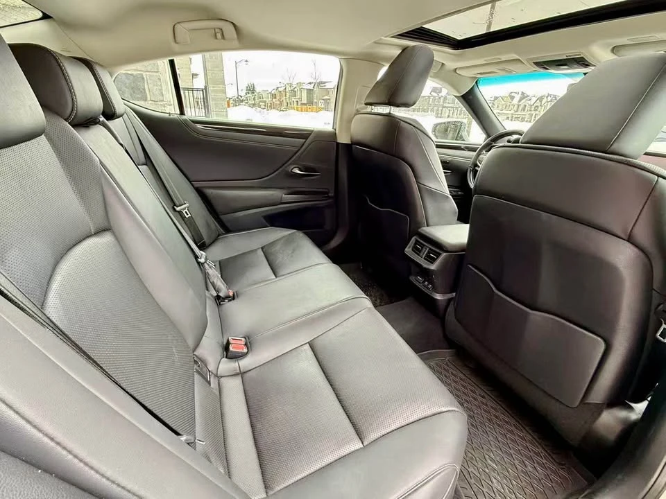 2020 Lexus ES 7th Gen - Image 10 of 11