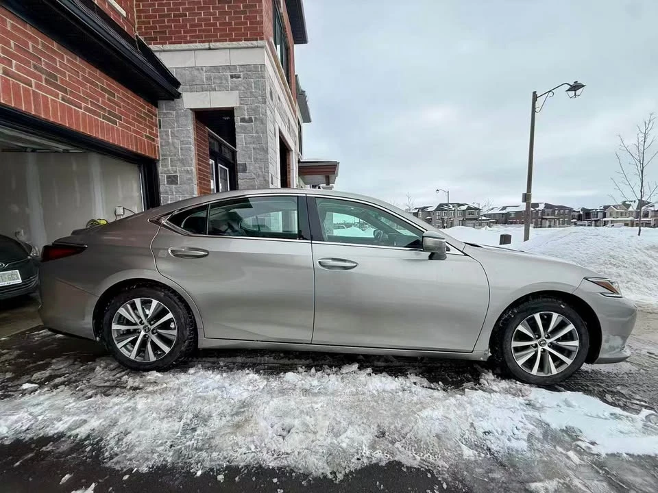 2020 Lexus ES 7th Gen - Image 5 of 11
