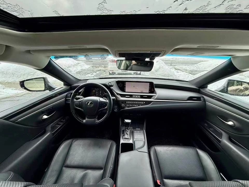 2020 Lexus ES 7th Gen - Image 8 of 11