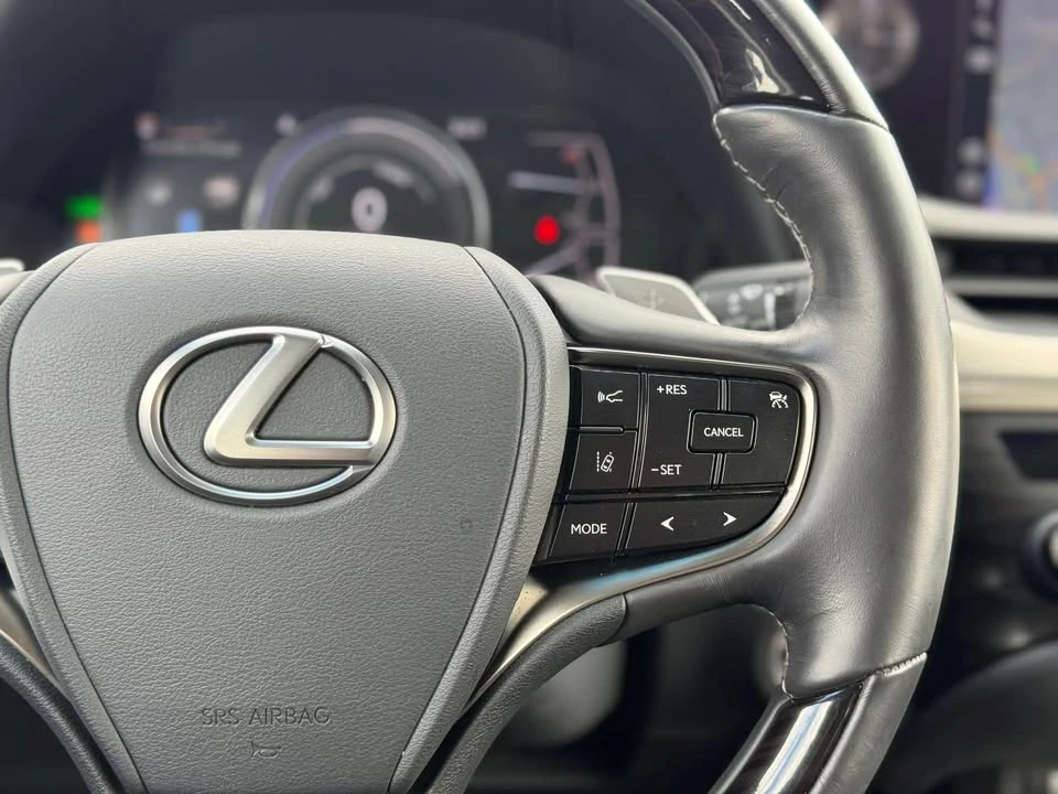 2020 Lexus ES 7th Gen - Image 11 of 19
