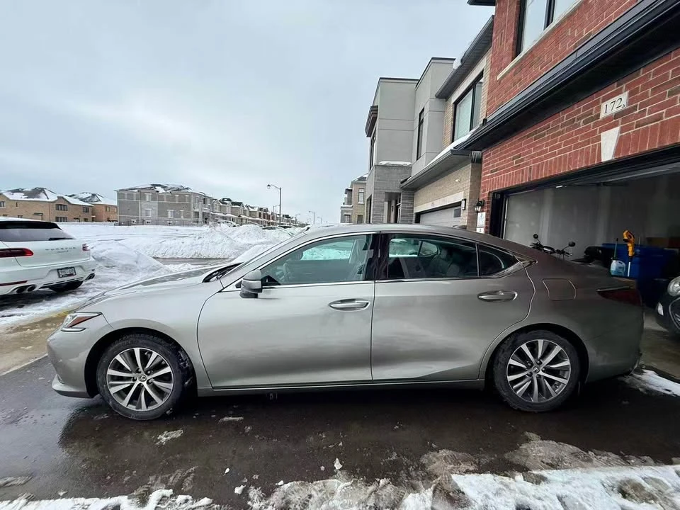 2020 Lexus ES 7th Gen - Image 3 of 11