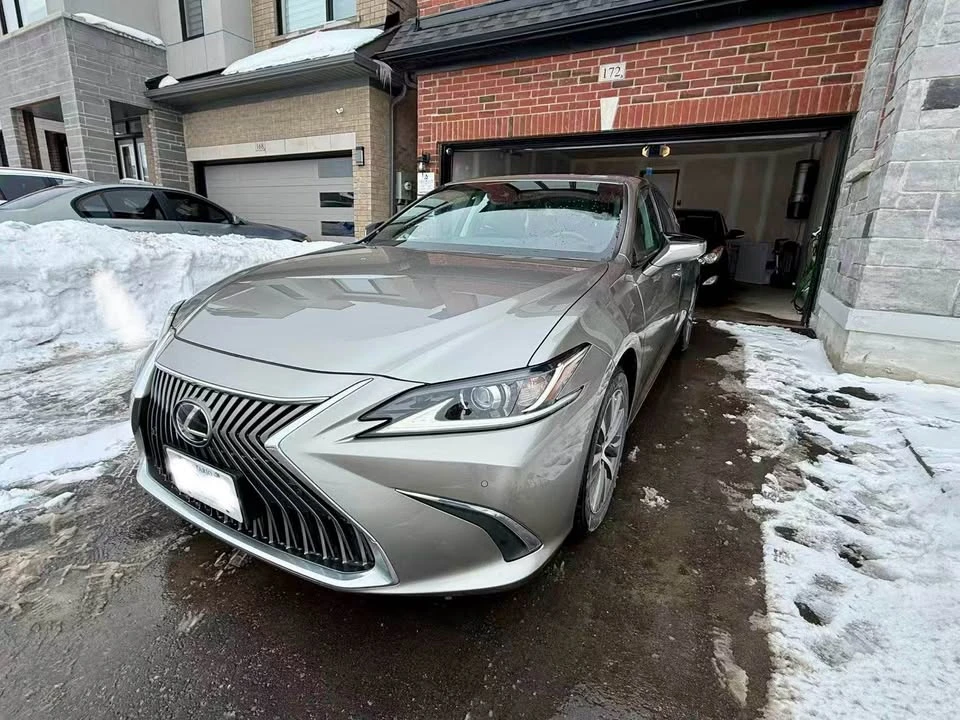2020 Lexus ES 7th Gen - Image 2 of 11