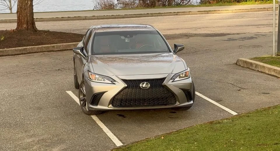 2020 Lexus ES 7th Gen - Image 5 of 8