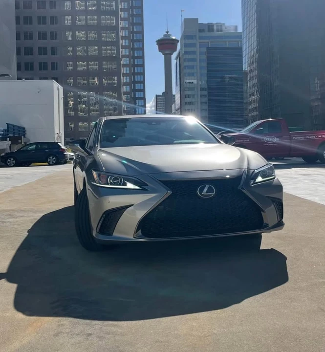 2020 Lexus ES 7th Gen - Image 2 of 8