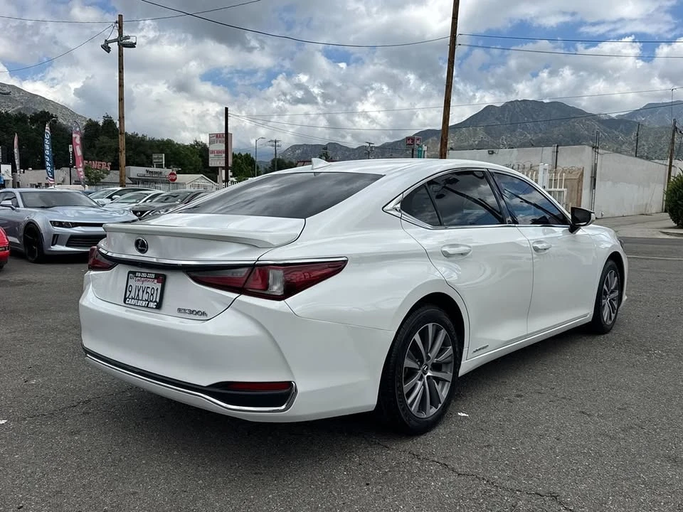 2020 Lexus ES 7th Gen - Image 5 of 20