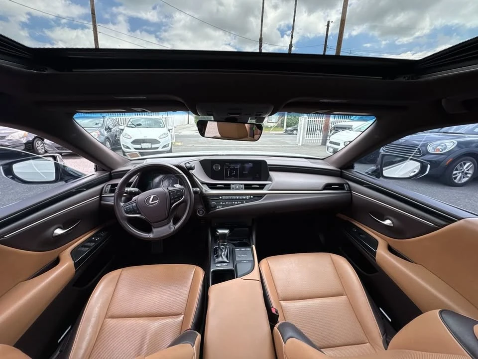 2020 Lexus ES 7th Gen - Image 9 of 20