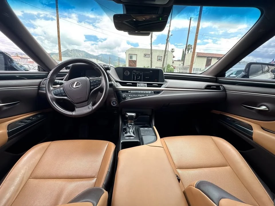 2020 Lexus ES 7th Gen - Image 10 of 20