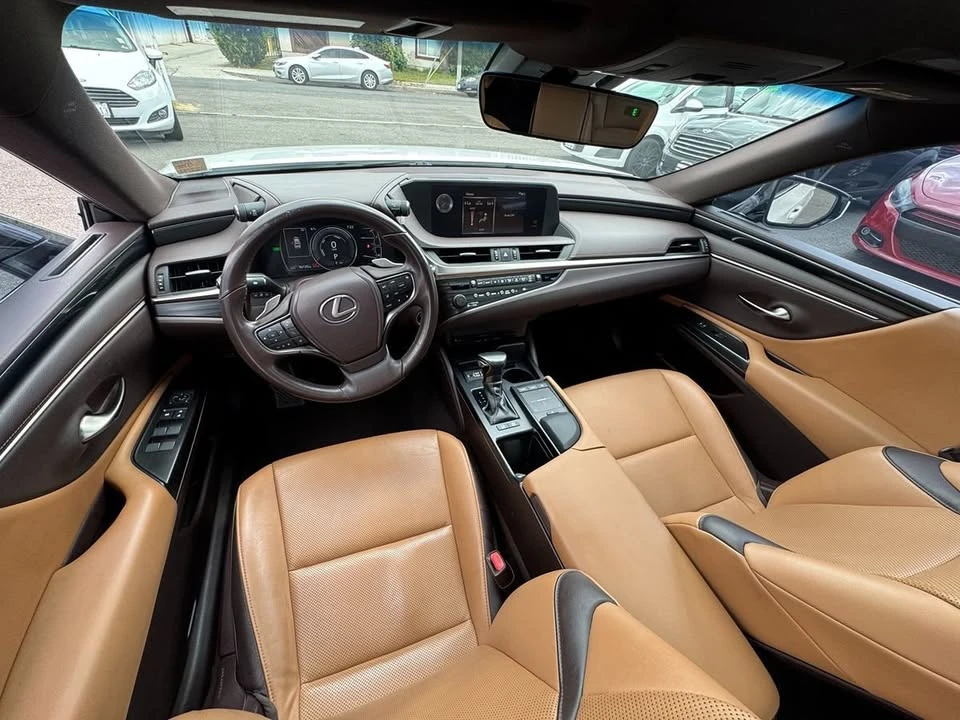 2020 Lexus ES 7th Gen - Image 12 of 20