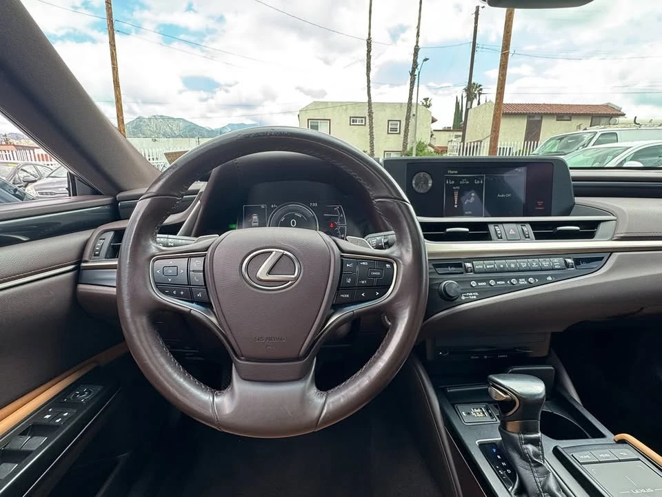 2020 Lexus ES 7th Gen - Image 14 of 20