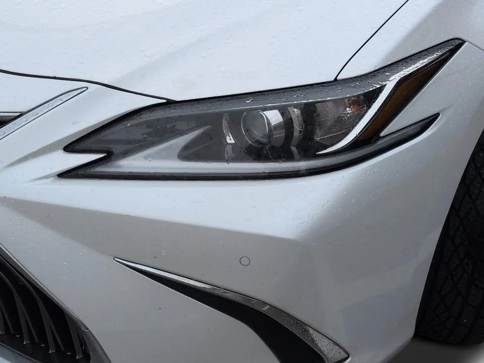 2020 Lexus ES 7th Gen - Image 8 of 12