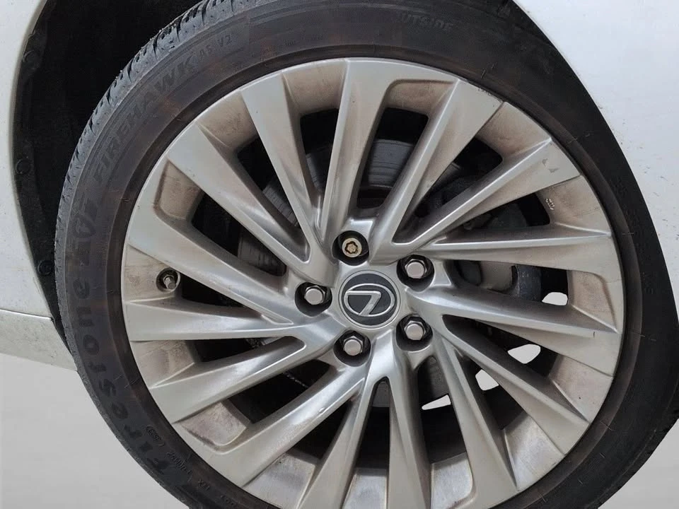 2020 Lexus ES 7th Gen - Image 11 of 12