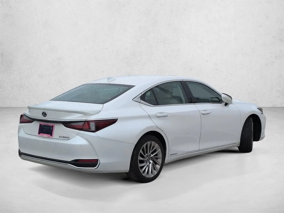 2020 Lexus ES 7th Gen - Image 5 of 12