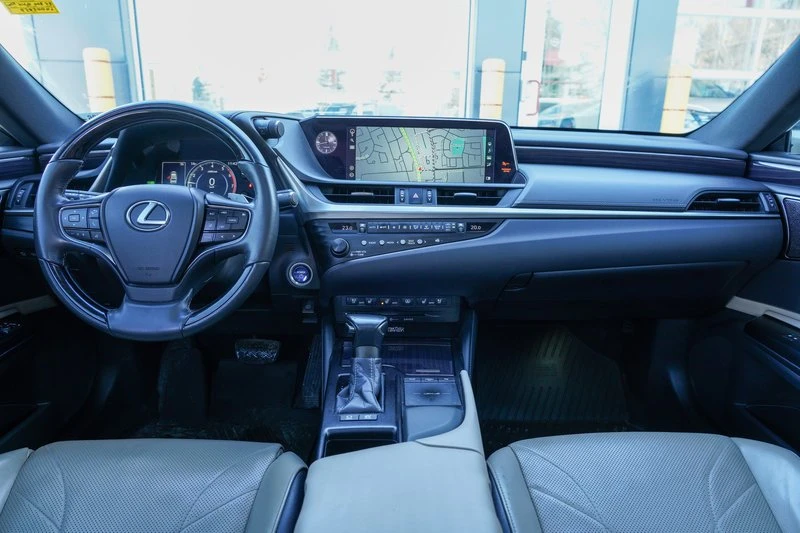 2020 Lexus ES 7th Gen - Image 18 of 19